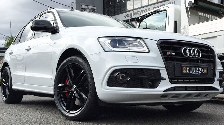 White Audi Q5s