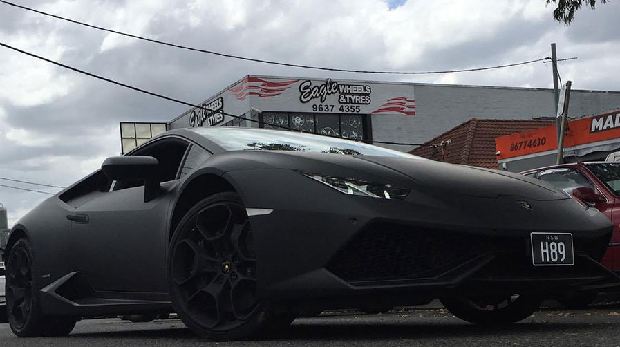 Black Lamborghini Hurricane