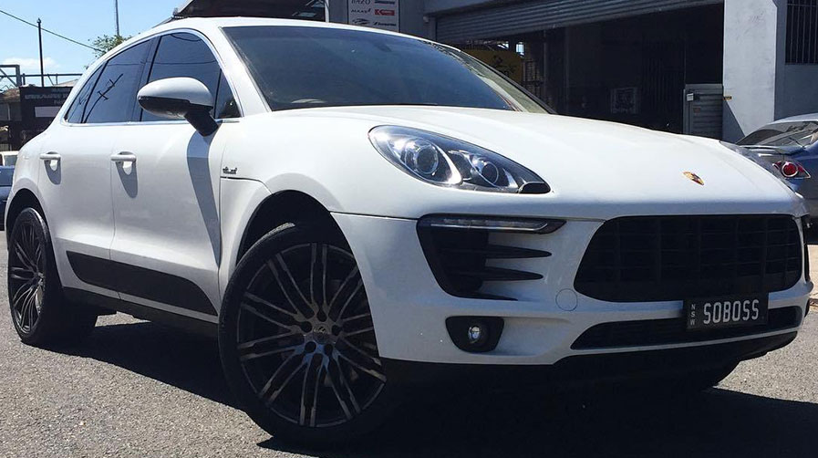 WHITE PORSCHE MACAN S